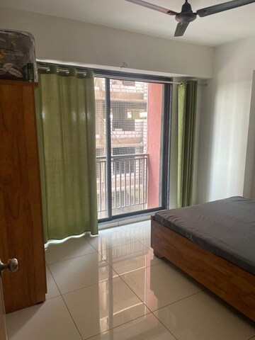 Room in 3 BHK Apartment at Near Vaishno Devi Circle On Sg Highway – for Rent