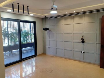 Room in 4 BHK Builder Floor at Sector 9 – for Rent