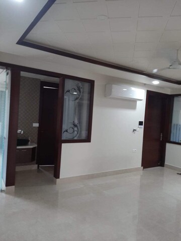 Room in 4 BHK Builder Floor at Sector 9 – for Rent