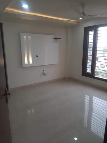 Bedroom in 4 BHK Builder Floor at Sector 9 – for Rent