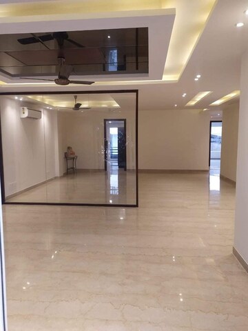 Furnished Amenities in 4 BHK Builder Floor at Sector 9 – for Rent