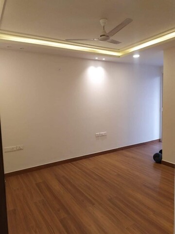 Room in 4 BHK Builder Floor at Sector 10 – for Rent