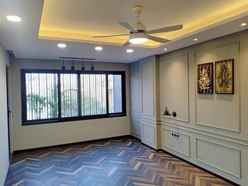 Bedroom in 4 BHK Builder Floor at Sector 10 – for Rent