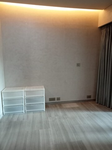 Room in 4 BHK Apartment at Lodha World Crest, Worli – for Rent