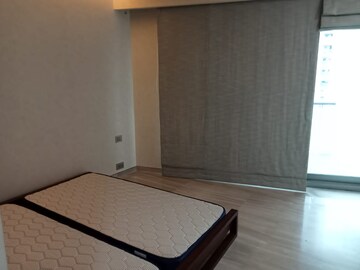 Room in 4 BHK Apartment at Lodha World Crest, Worli – for Rent