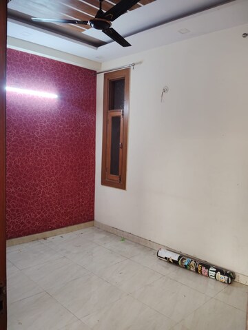 Room in 3 BHK Builder Floor at Vasundhara Sector 5 – for Rent