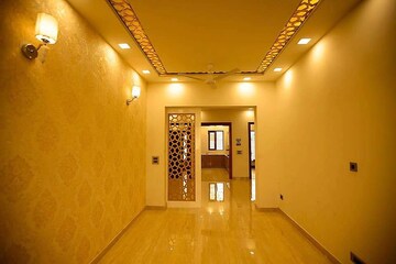  3 BHK Builder Floor at Sector 14 – for Rent