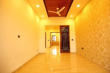 Living Room in 3 BHK Builder Floor at Sector 14 – for Rent