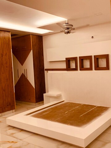 Bedroom in 3 BHK Builder Floor at Sector 14 – for Rent