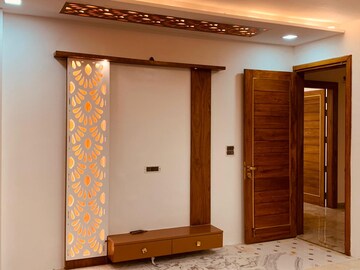 Room in 3 BHK Builder Floor at Sector 14 – for Rent