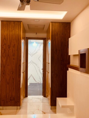Room in 3 BHK Builder Floor at Sector 14 – for Rent