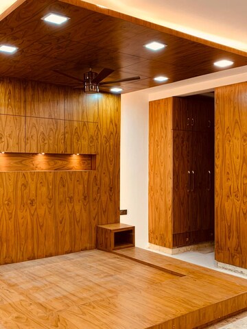Bedroom in 3 BHK Builder Floor at Sector 14 – for Rent