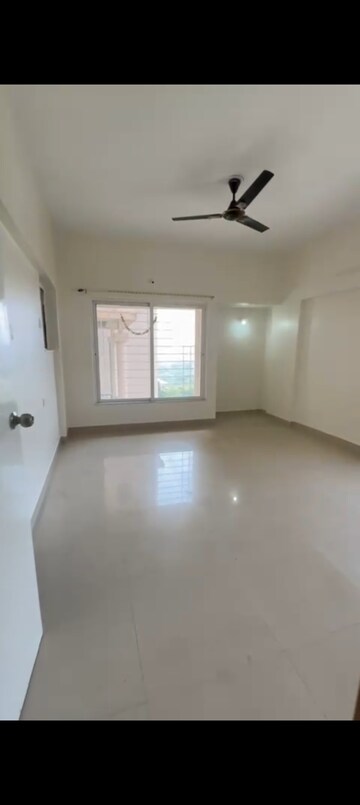 Room in 3 BHK Apartment at Kumar Sophronia, Kalyani Nagar – for Rent