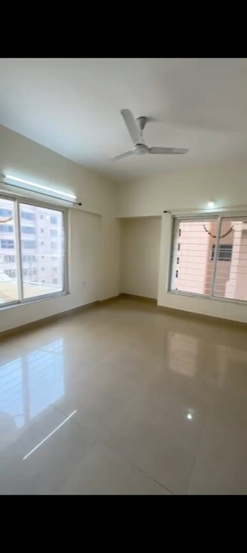 Room in 3 BHK Apartment at Kumar Sophronia, Kalyani Nagar – for Rent