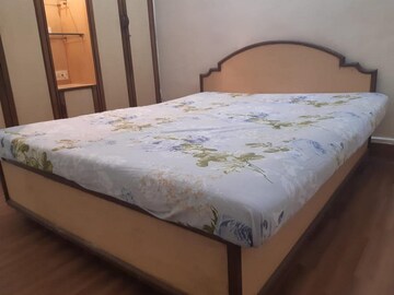 Bedroom in 1 BHK Apartment at Khar West – for Rent