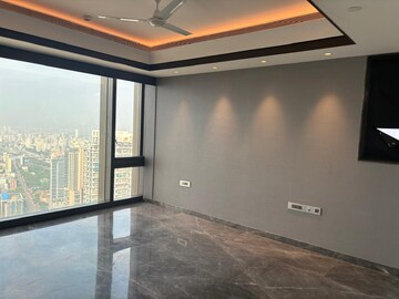 Room in 5 BHK Apartment at Lodha Trump Tower, Worli – for Rent
