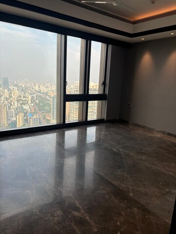Room in 5 BHK Apartment at Lodha Trump Tower, Worli – for Rent