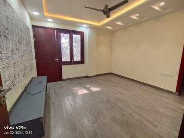 Room in 3 BHK Builder Floor at Sector 17 – for Rent