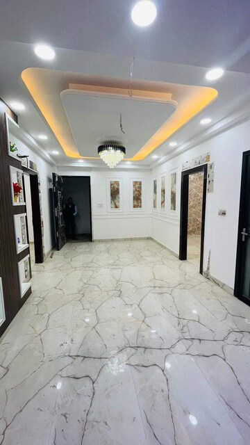  3 BHK Builder Floor at Sector 17 – for Rent