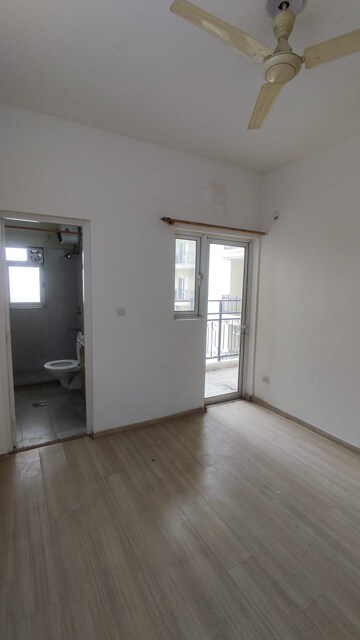 Room in 3 BHK Apartment at Moti Nagar – for Sale