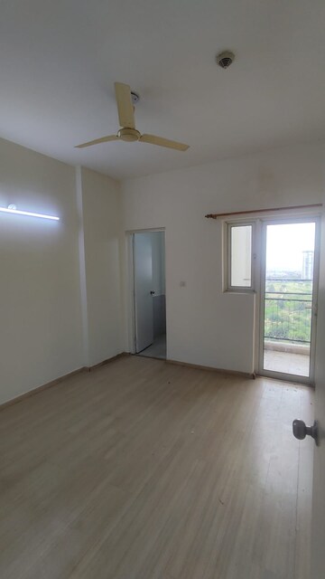 Room in 3 BHK Apartment at Moti Nagar – for Sale