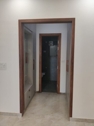  3 BHK Builder Floor at Sector 16 – for Rent