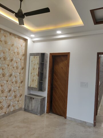 Bedroom in 3 BHK Builder Floor at Sector 16 – for Rent