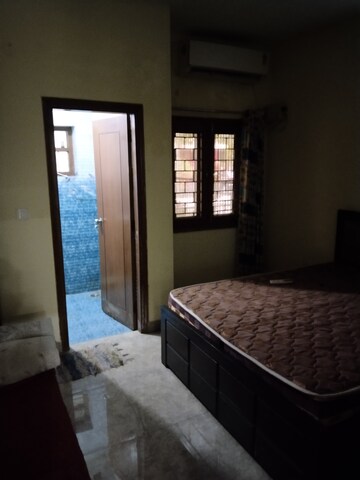 Bedroom in 2.5 BHK Apartment at Green India Place, Rajat Vihar – for Rent