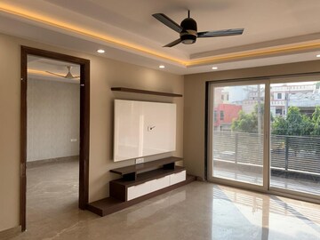 Room in 4 BHK Builder Floor at Sector 14 – for Rent