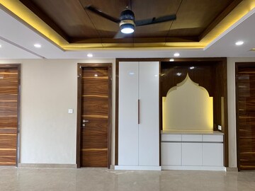 Building Lobby in 4 BHK Builder Floor at Sector 14 – for Rent