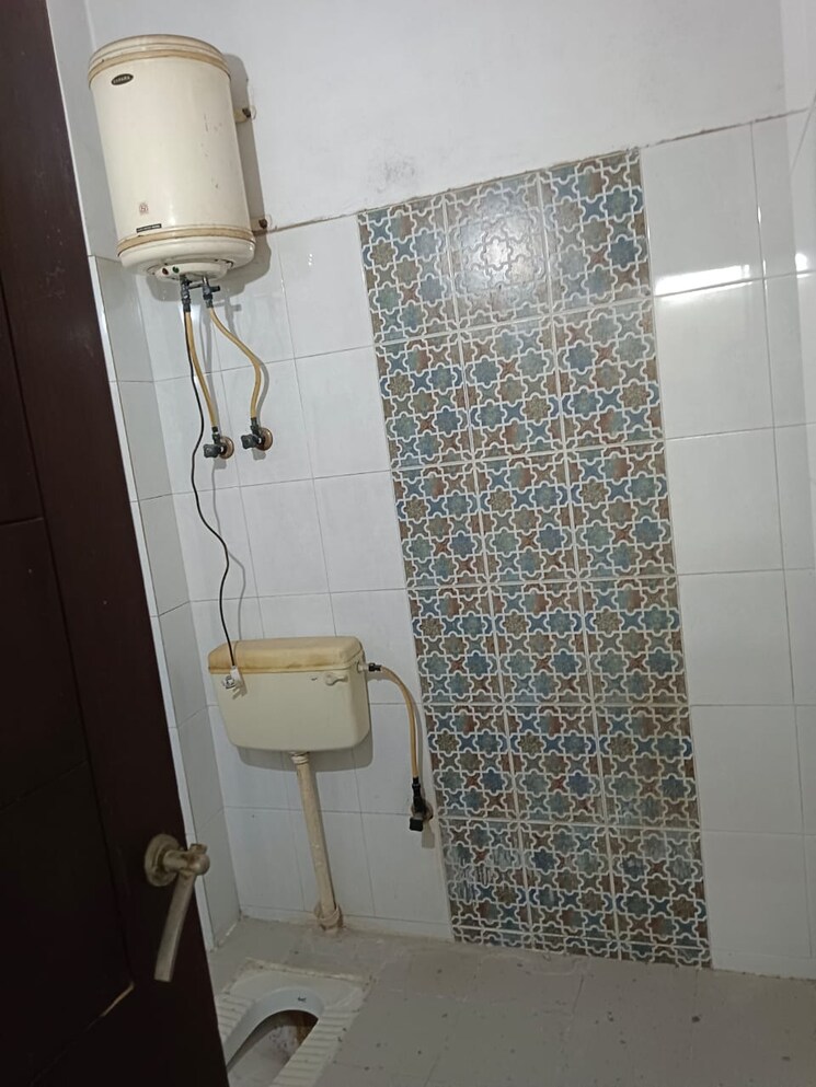 Bathroom, sector 122 1 Bedroom 450 Sq.Ft. Apartment In Sector 122 Noida 7895597
