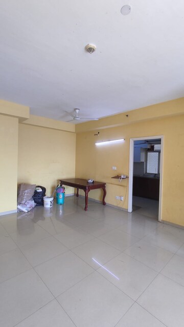 Room in 3 BHK Apartment at Moti Nagar – for Sale