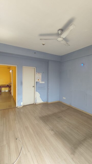 Room in 3 BHK Apartment at Moti Nagar – for Sale