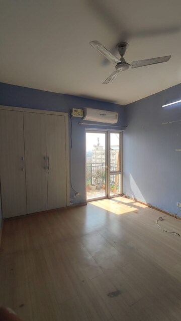 Room in 3 BHK Apartment at Moti Nagar – for Sale