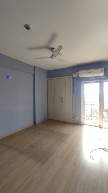Room in 3 BHK Apartment at Moti Nagar – for Sale