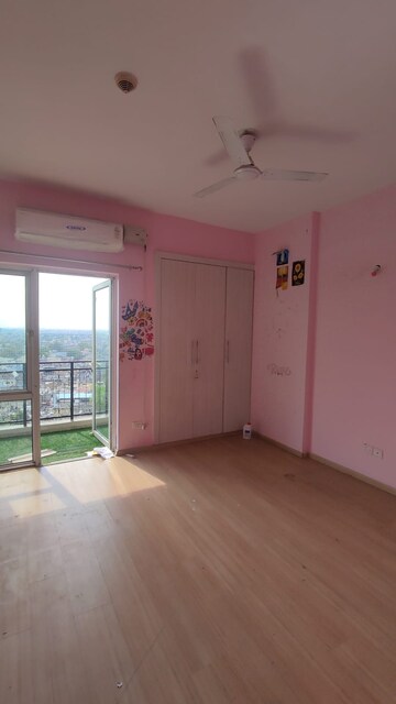 Room in 3 BHK Apartment at Moti Nagar – for Sale