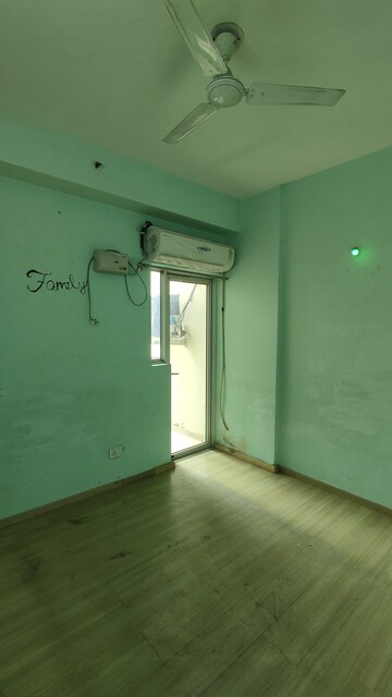 Room in 3 BHK Apartment at Moti Nagar – for Sale