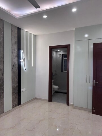 Building Lobby in 4 BHK Apartment at Aradhya Homes, Sector 67a – for Rent