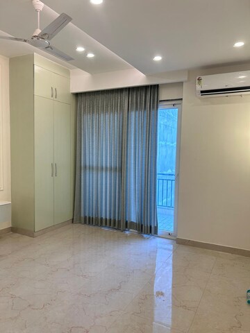 Room in 4 BHK Apartment at Aradhya Homes, Sector 67a – for Rent