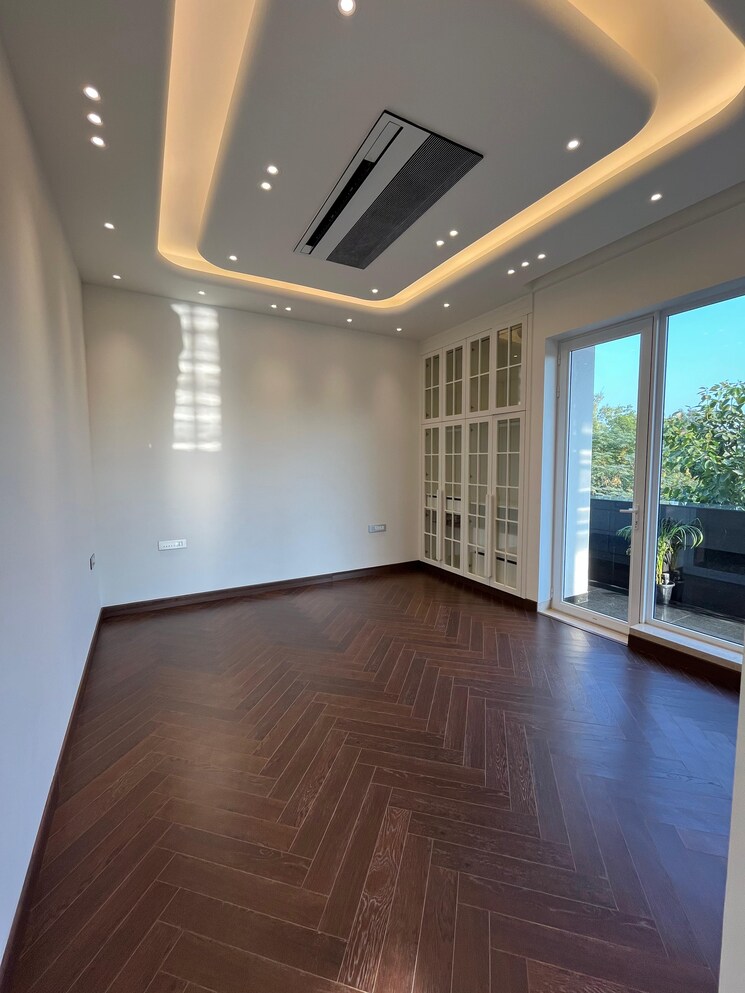 Room, neeti bagh 4 Bedroom 370 Sq.Yd. Builder Floor In Neeti Bagh Delhi 7895642