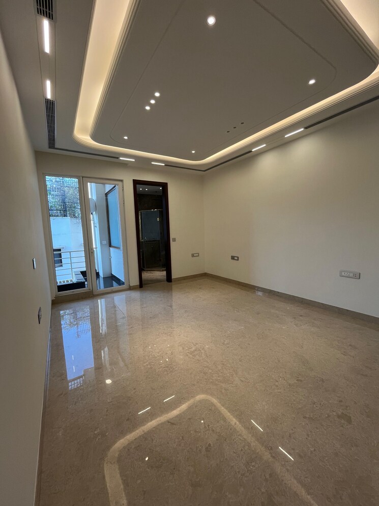 Room, neeti bagh 4 Bedroom 370 Sq.Yd. Builder Floor In Neeti Bagh Delhi 7895642
