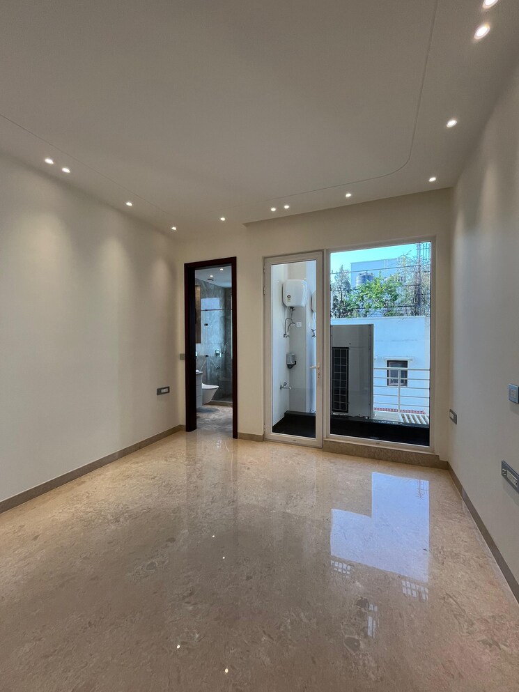 Bedroom, neeti bagh 4 Bedroom 370 Sq.Yd. Builder Floor In Neeti Bagh Delhi 7895642