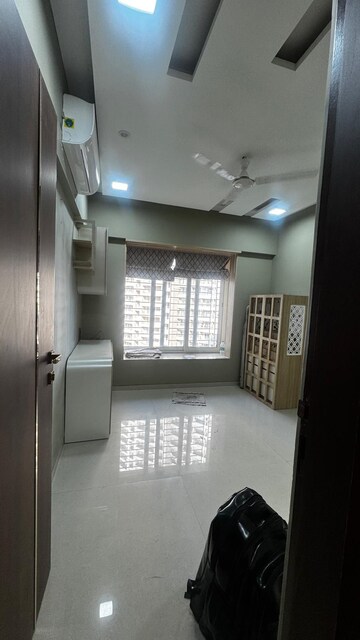 Room in 3 BHK Apartment at Dosti Group Imperia, Manpada – for Rent