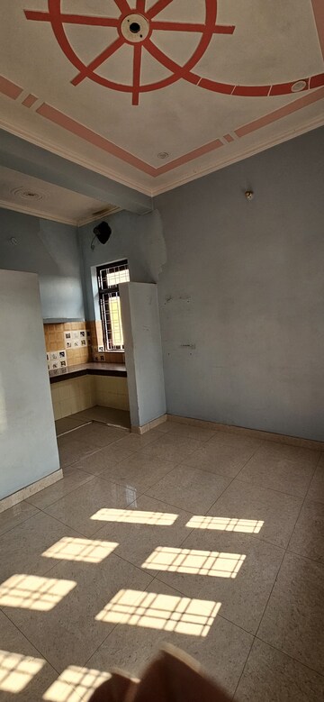 Room in 2.5 BHK Builder Floor at Sector 105 – for Rent