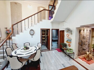 Master Bedroom in 3 BHK Villa at Panchpakhadi Jewel, Panch Pakhadi – for Sale