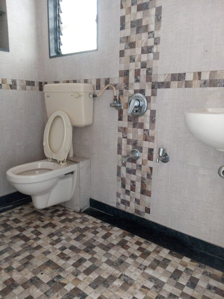 Bathroom, shivtara-garden-apartment 2 Bedroom 1350 Sq.Ft. Apartment In Kothrud Pune 7896184