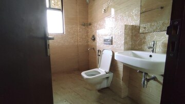 Bathroom in 3 BHK Builder Floor at Ardee City, Sector 52 – for Rent