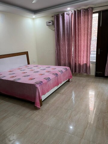 Bedroom in 3 BHK Builder Floor at Ardee City, Sector 52 – for Rent