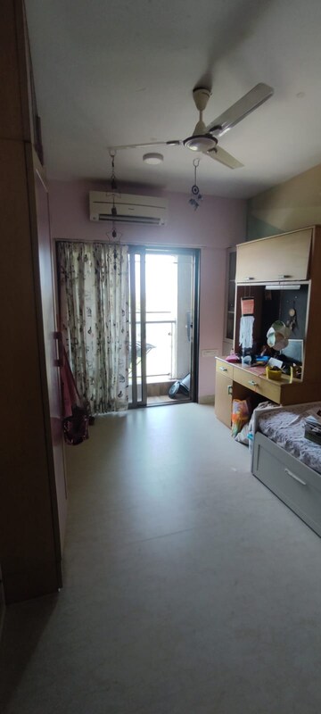 Master Bedroom in 2.5 BHK Apartment at Hubtown Hill Crest, Andheri East – for Rent
