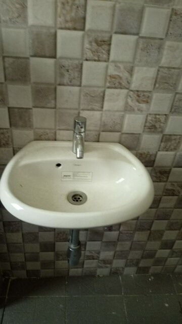 Bathroom in 2 BHK Apartment at Vikas Puri – for Rent